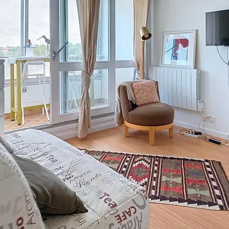 Studio lumineux avec vue sur port, parking et wifi - FR-1-746-27 *